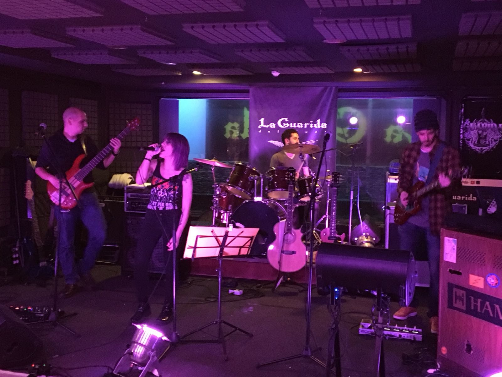 Banda TUSK en acción